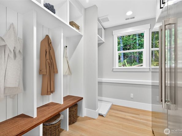 1642 205th Place NE, Sammamish WA 98074