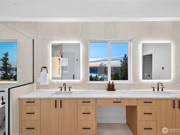 1642 205th Place NE, Sammamish WA 98074