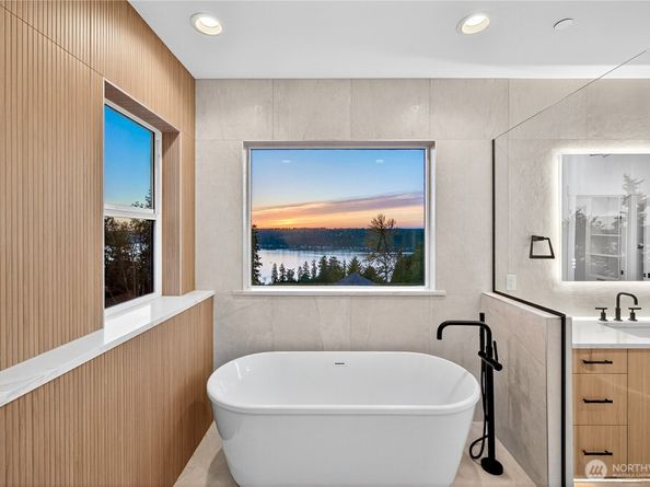 1642 205th Place NE, Sammamish WA 98074