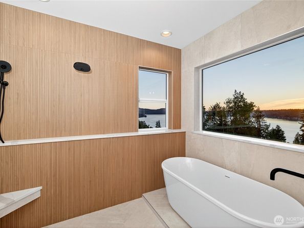 1642 205th Place NE, Sammamish WA 98074