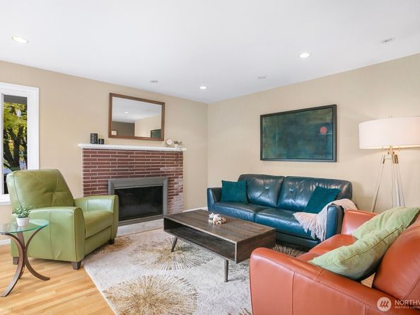 8213 37th Avenue SW, Seattle WA 98126