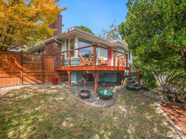 8213 37th Avenue SW, Seattle WA 98126