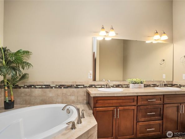 4005 NE 3rd Place E, Renton WA 98056