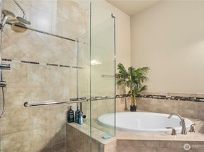 4005 NE 3rd Place E, Renton WA 98056