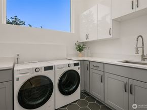 11909 90th Avenue NE, Kirkland WA 98034