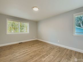24038 19tH Avenue S, Des Moines WA 98198