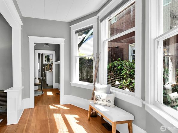 1904 9th Avenue W, Seattle WA 98119