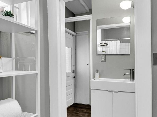 1904 9th Avenue W, Seattle WA 98119