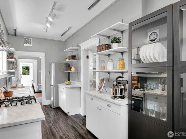 1904 9th Avenue W, Seattle WA 98119