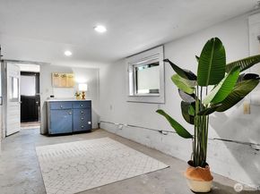 1904 9th Avenue W, Seattle WA 98119