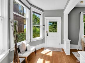 1904 9th Avenue W, Seattle WA 98119