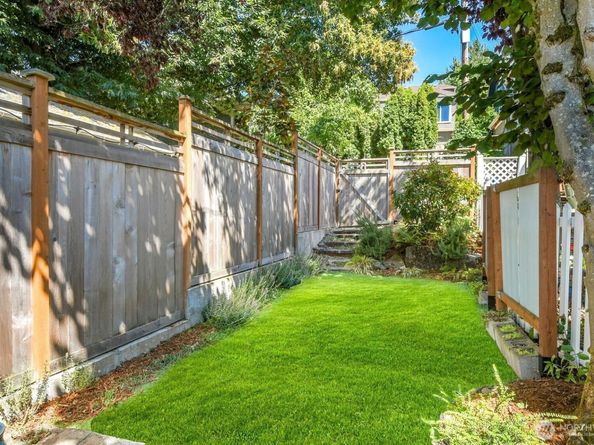 1904 9th Avenue W, Seattle WA 98119