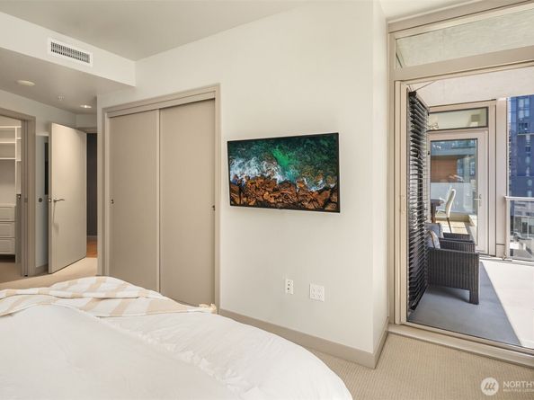 10650 NE 9th Place 1120, Bellevue WA 98004