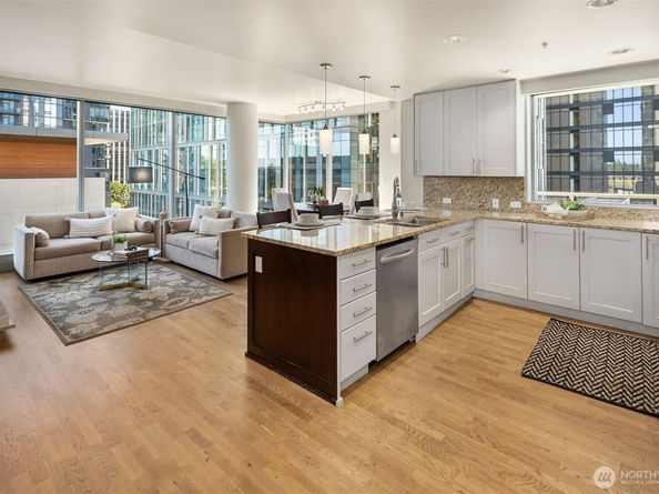 10650 NE 9th Place 1120, Bellevue WA 98004