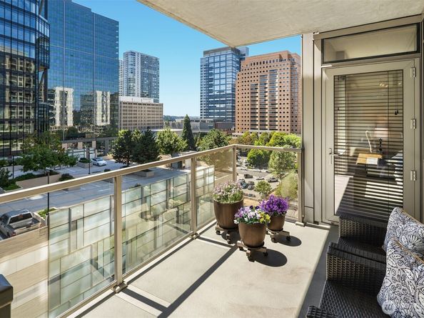 10650 NE 9th Place 1120, Bellevue WA 98004