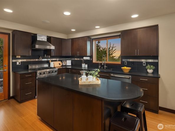 9007 24th Avenue NW, Seattle WA 98117