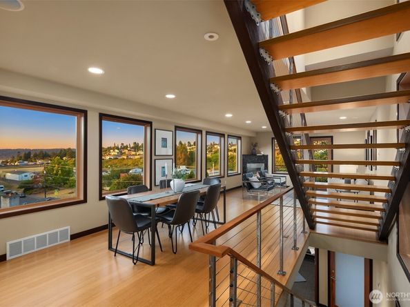 9007 24th Avenue NW, Seattle WA 98117