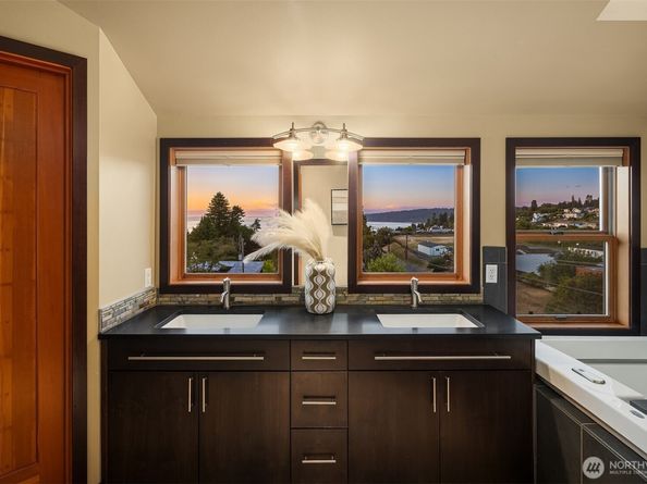 9007 24th Avenue NW, Seattle WA 98117