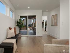 421 14th Avenue W, Kirkland WA 98033