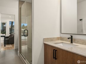 421 14th Avenue W, Kirkland WA 98033