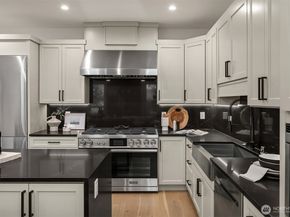 421 14th Avenue W, Kirkland WA 98033