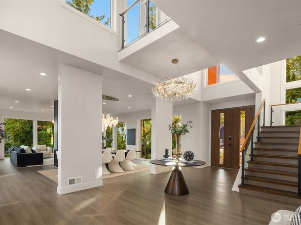 8243 W Mercer Way, Mercer Island WA 98040