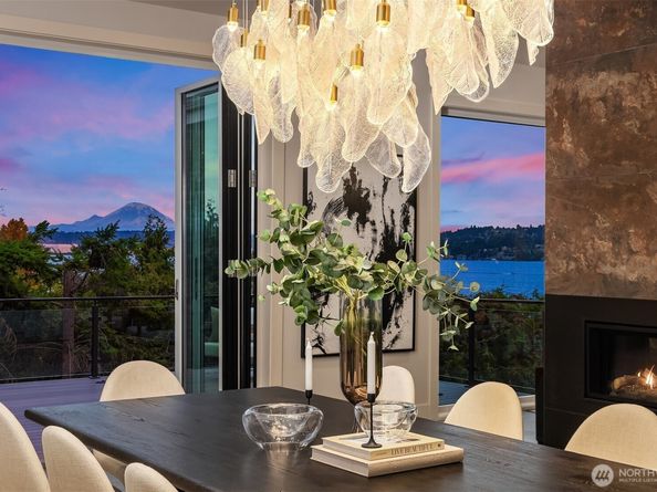 8243 W Mercer Way, Mercer Island WA 98040