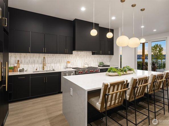 8243 W Mercer Way, Mercer Island WA 98040
