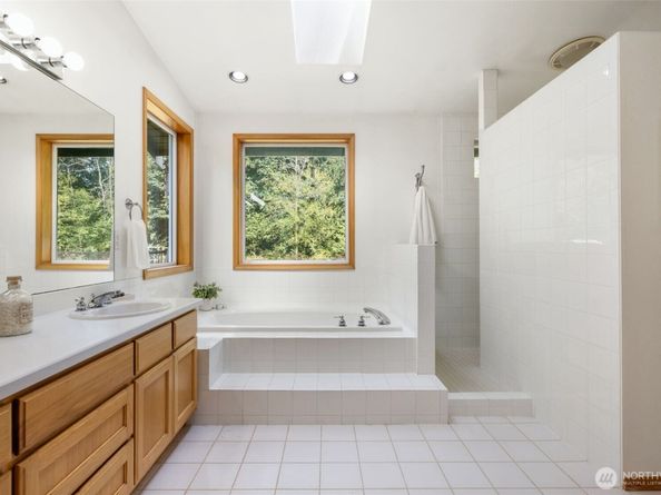 24600 NE 193rd Place, Woodinville WA 98077