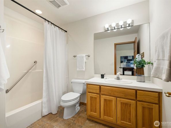 24600 NE 193rd Place, Woodinville WA 98077
