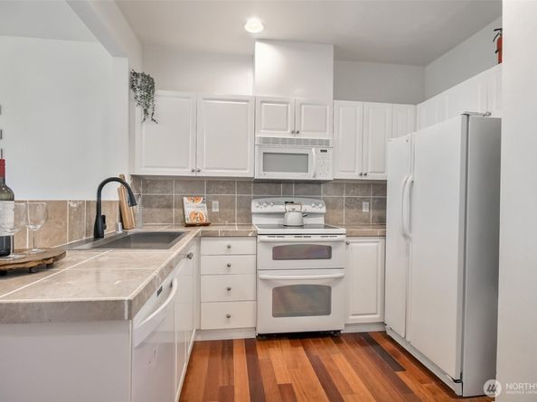 16232 118th Lane NE 14, Bothell WA 98011