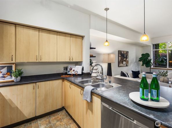 812 5th Avenue N 105, Seattle WA 98109