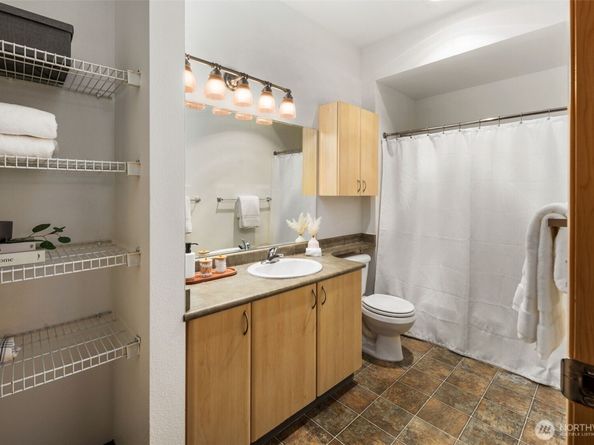 812 5th Avenue N 105, Seattle WA 98109