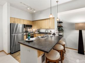 812 5th Avenue N 105, Seattle WA 98109