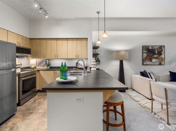 812 5th Avenue N 105, Seattle WA 98109
