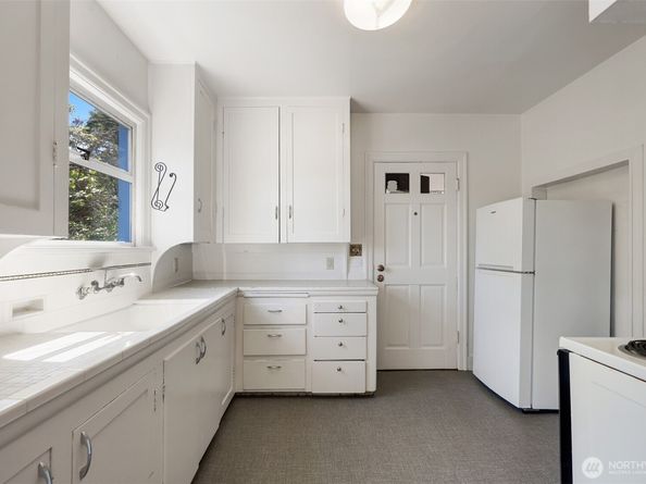 651 W Bertona Street, Seattle WA 98119
