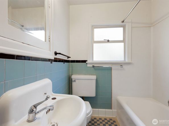651 W Bertona Street, Seattle WA 98119