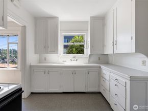 651 W Bertona Street, Seattle WA 98119