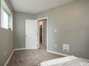 19046 10th Avenue NE B, Shoreline WA 98155