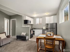 19046 10th Avenue NE B, Shoreline WA 98155