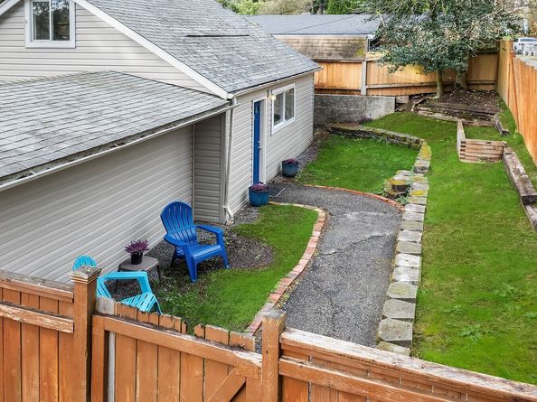 19046 10th Avenue NE B, Shoreline WA 98155