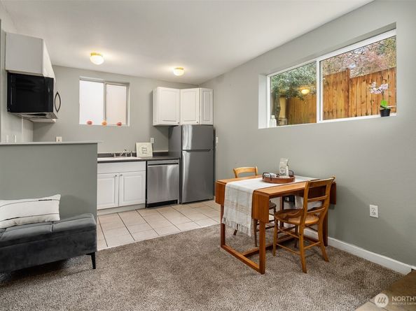 19046 10th Avenue NE B, Shoreline WA 98155