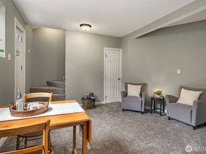 19046 10th Avenue NE B, Shoreline WA 98155