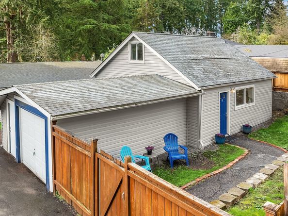 19046 10th Avenue NE B, Shoreline WA 98155