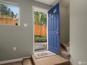 19046 10th Avenue NE B, Shoreline WA 98155