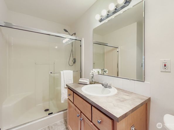 10630 221st Lane NE 204, Redmond WA 98053