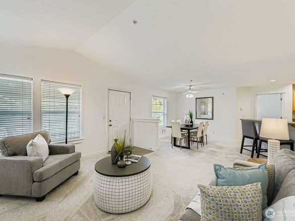 10630 221st Lane NE 204, Redmond WA 98053