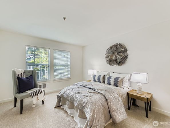 10630 221st Lane NE 204, Redmond WA 98053