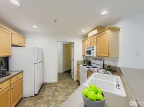 10630 221st Lane NE 204, Redmond WA 98053