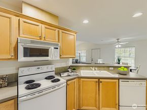 10630 221st Lane NE 204, Redmond WA 98053